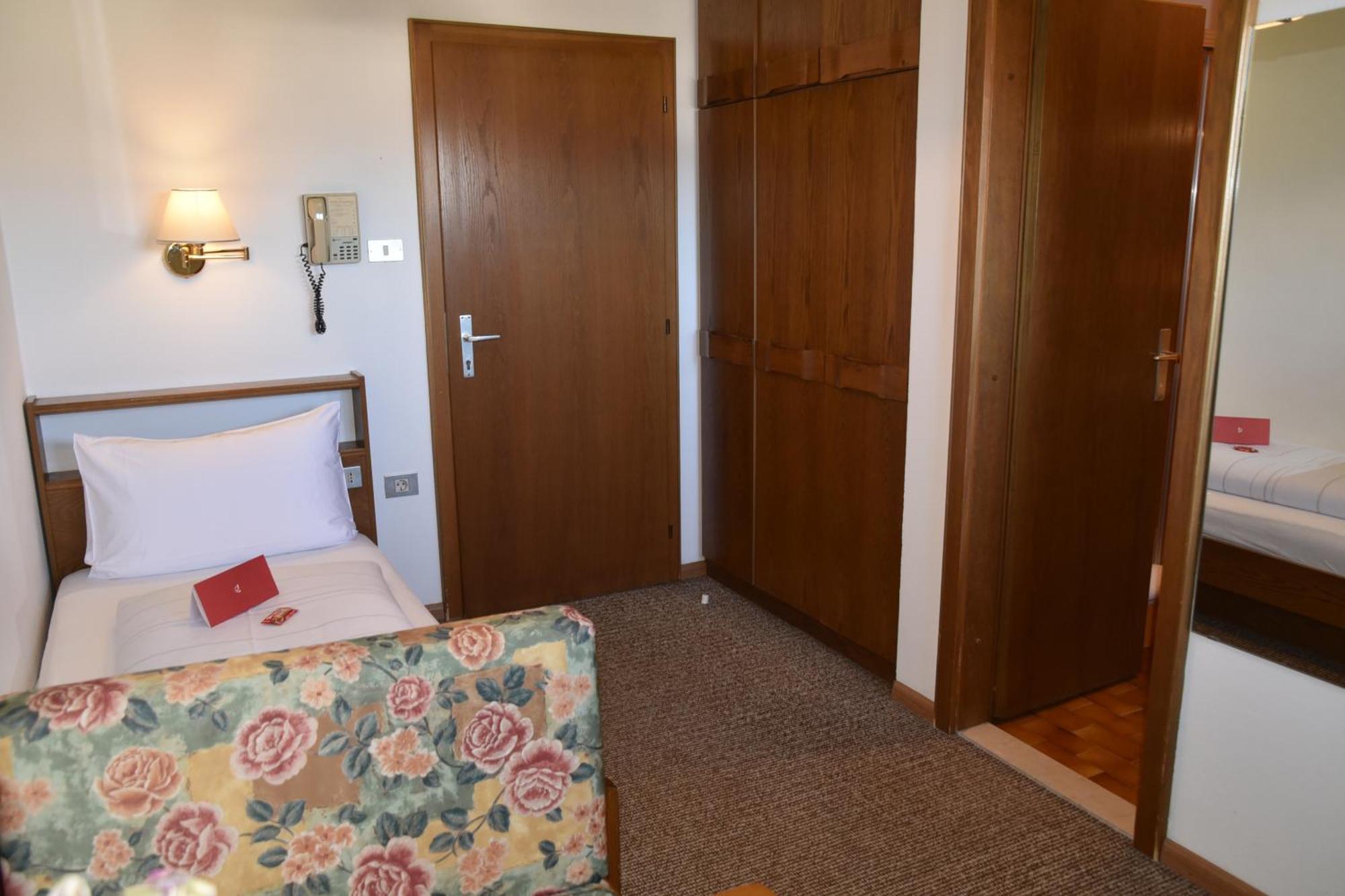 Angerburg Blumenhotel Appiano sulla Strada del Vino Kültér fotó