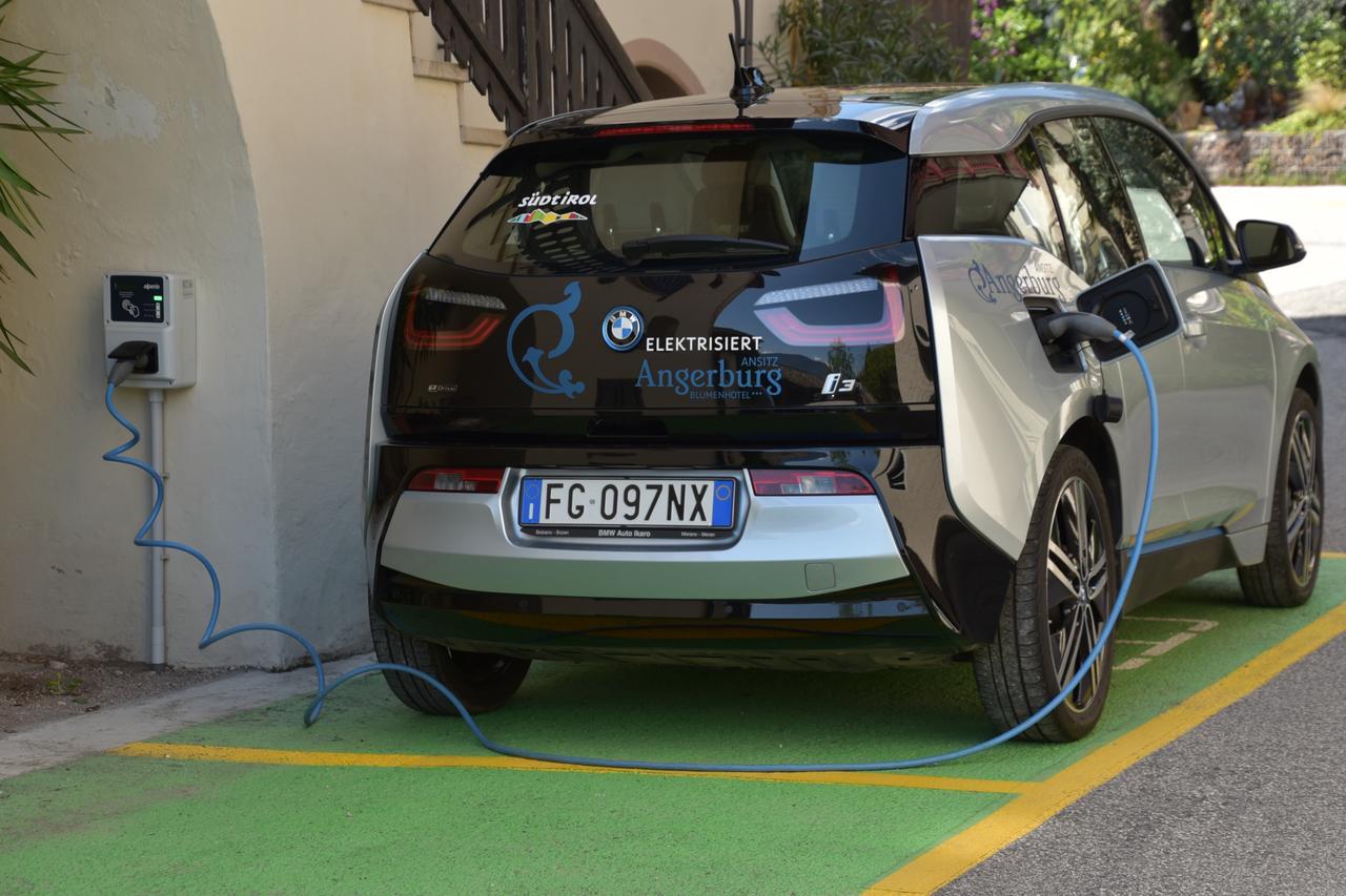 Angerburg Blumenhotel Appiano sulla Strada del Vino Kültér fotó