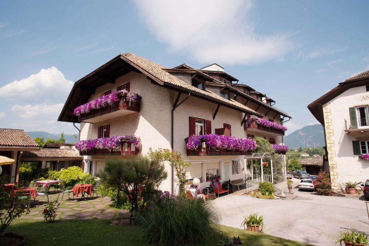 Angerburg Blumenhotel Appiano sulla Strada del Vino Kültér fotó